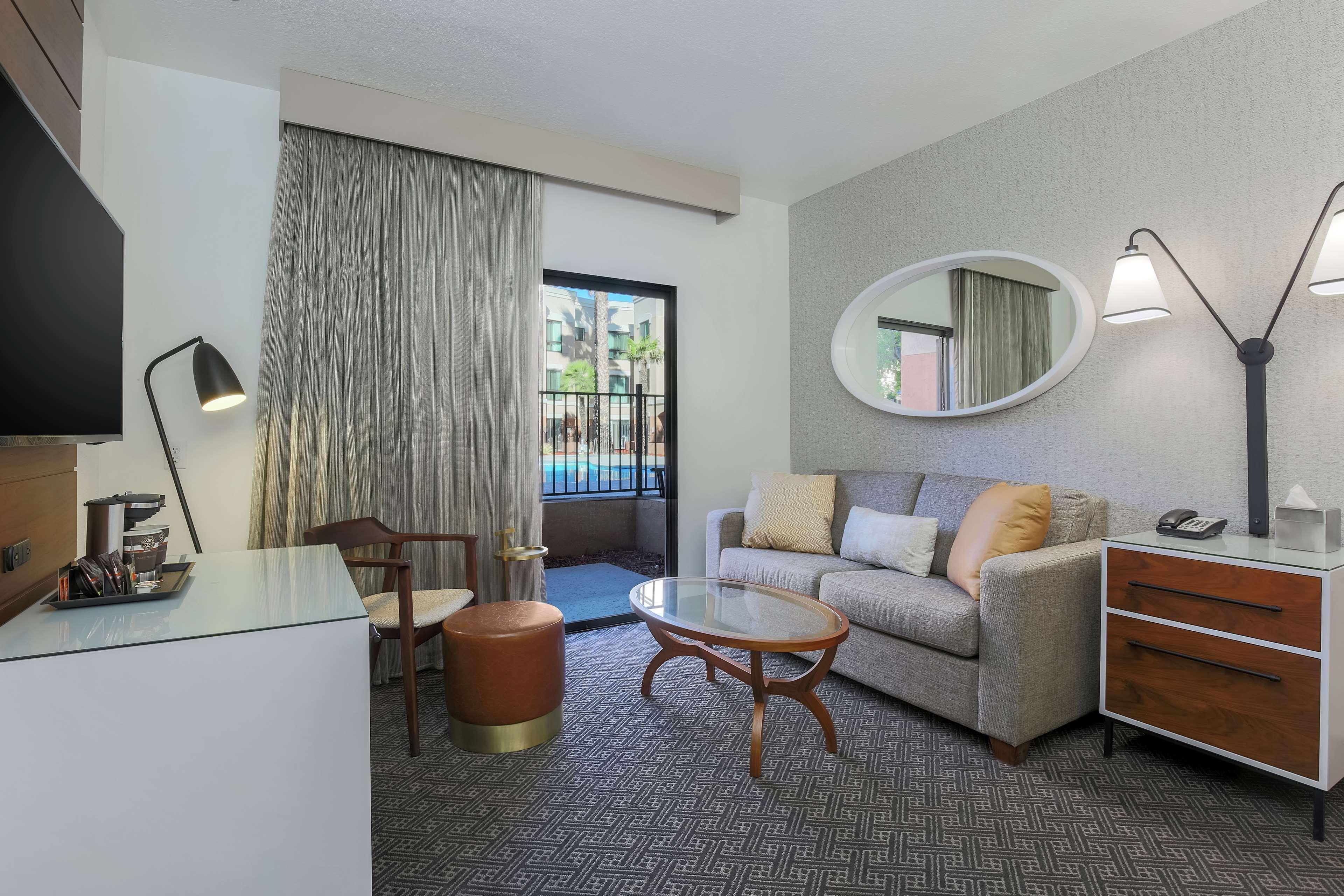 Doubletree Suites By Hilton Hotel Sacramento - Ранчо Кордова Экстерьер фото